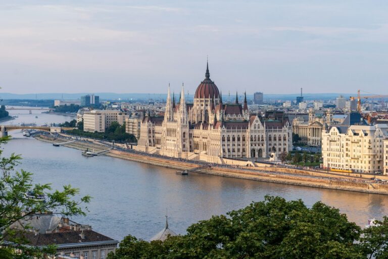 A budapesti Parlament – archív illusztráció.